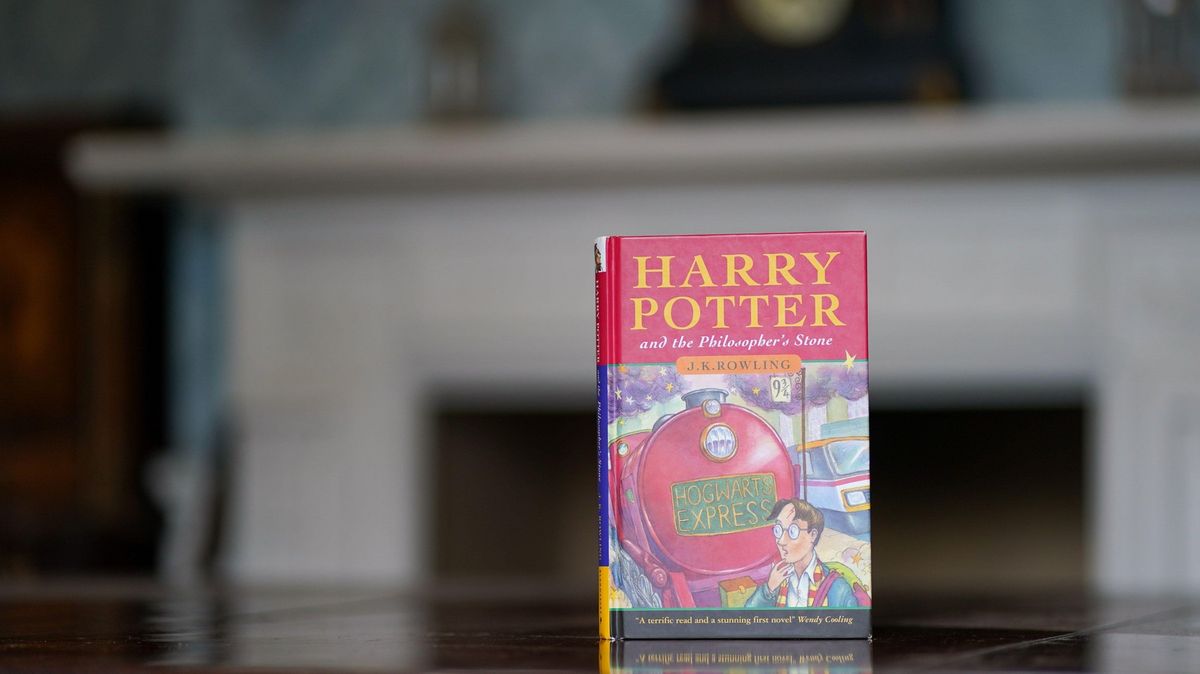 První vydání „Potterovské ságy“ jde do dražby. S podpisem autorky i chybami